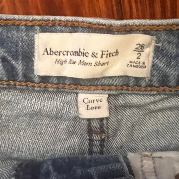 ABERCROMBIE & FITCH High Rise Mom Jean Shorts Curve Love Denim - Picture 4 of 10